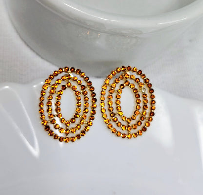 Brinco oval com strass